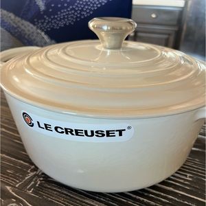 Le creuset Round Dutch Oven